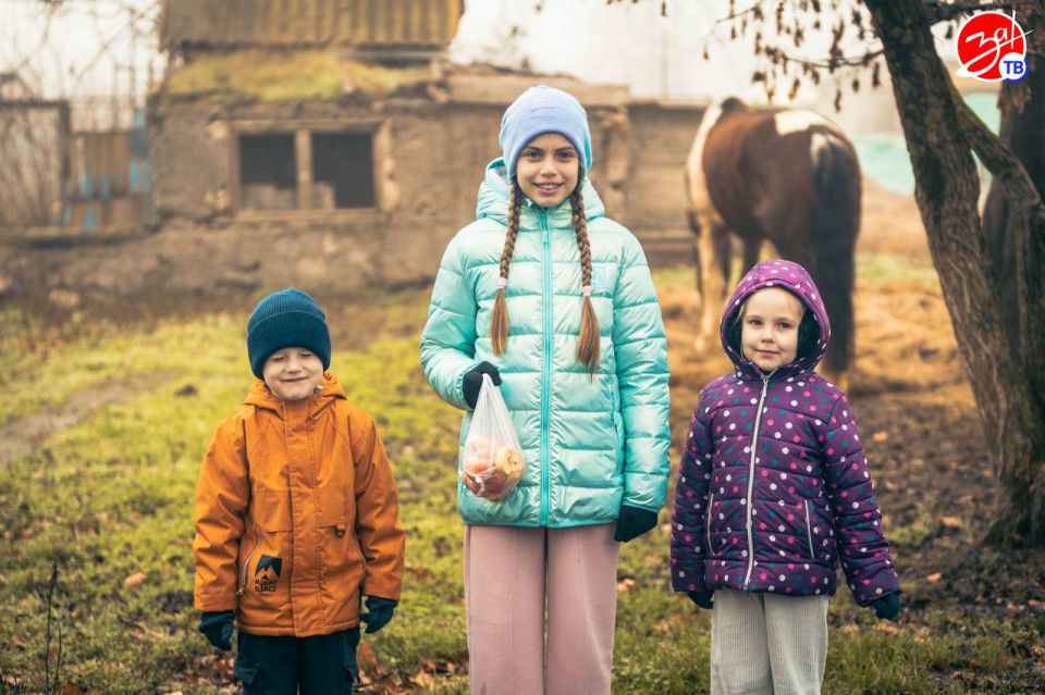 Воспитанники Мелитопольского центра социально-психологической реабилитации посетили конноспортивный клуб «Аллюр» Воспитанники Мелитопольского центра социально-психологической реабилитации посетили конноспортивный клуб «Аллюр»