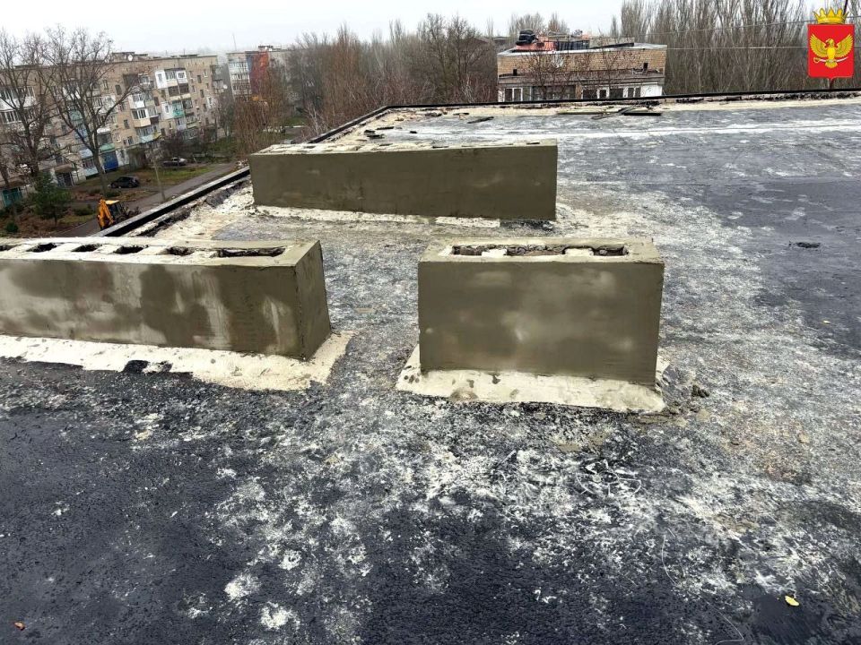 В Приморске продолжаются ремонты кровель многоквартирных домов, которые включены в адресную региональную программу капитального ремонта общего имущества в многоквартирных домах Запорожской области на 2024-2026 годы В Приморске продолжаются ремонты кровель многоквартирных домов, которые включены в адресную региональную программу капитального ремонта общего имущества в многоквартирных домах Запорожской области на 2024-2026 годы