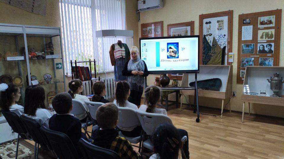 В 1998 году Госдума официально утвердила День матери В 1998 году Госдума официально утвердила День матери