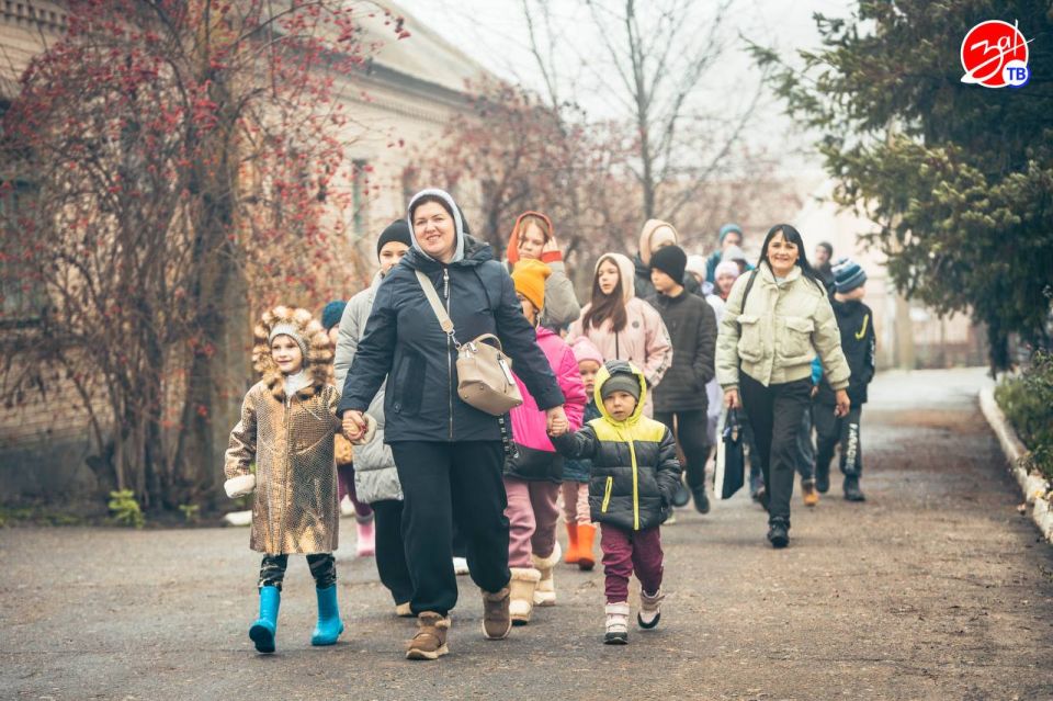 Воспитанники Мелитопольского центра социально-психологической реабилитации посетили конноспортивный клуб «Аллюр» Воспитанники Мелитопольского центра социально-психологической реабилитации посетили конноспортивный клуб «Аллюр»