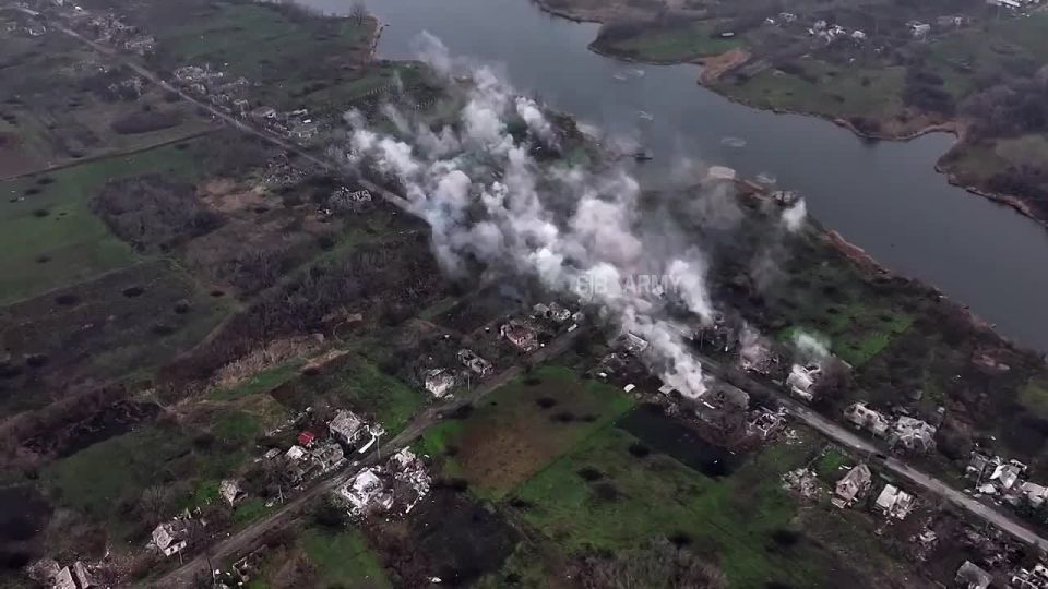 Кадры объективного контроля применения кассетных боеприпасов по позициям противника в районе в н.п. Гришино на Покровском направлении