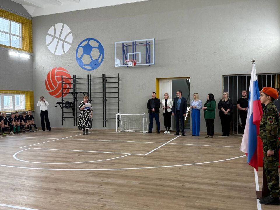 В Приазовской школе отремонтировали спортзал