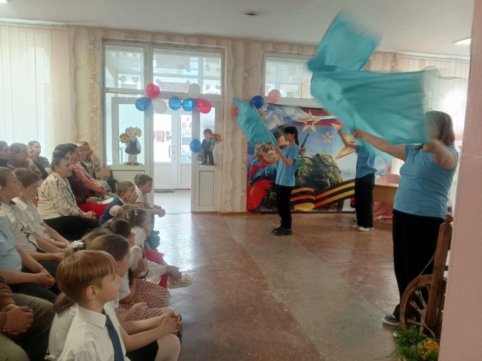 Мама — самое драгоценное и важное, что есть в жизни! Эти слова яркой шелковой лентой опаясали букет из песен, стихов и танцев, который сегодня подарили учащиеся Степановской школы своим мамам! И коллективы Степановского... Мама — самое драгоценное и важное, что есть в жизни! Эти слова яркой шелковой лентой опаясали букет из песен, стихов и танцев, который сегодня подарили учащиеся Степановской школы своим мамам! И коллективы Степановского...