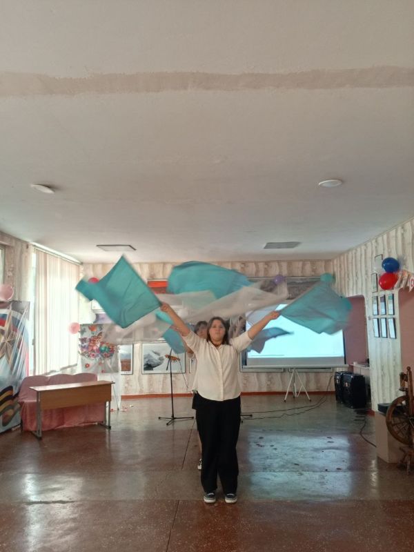 Мама — самое драгоценное и важное, что есть в жизни! Эти слова яркой шелковой лентой опаясали букет из песен, стихов и танцев, который сегодня подарили учащиеся Степановской школы своим мамам! И коллективы Степановского... Мама — самое драгоценное и важное, что есть в жизни! Эти слова яркой шелковой лентой опаясали букет из песен, стихов и танцев, который сегодня подарили учащиеся Степановской школы своим мамам! И коллективы Степановского...