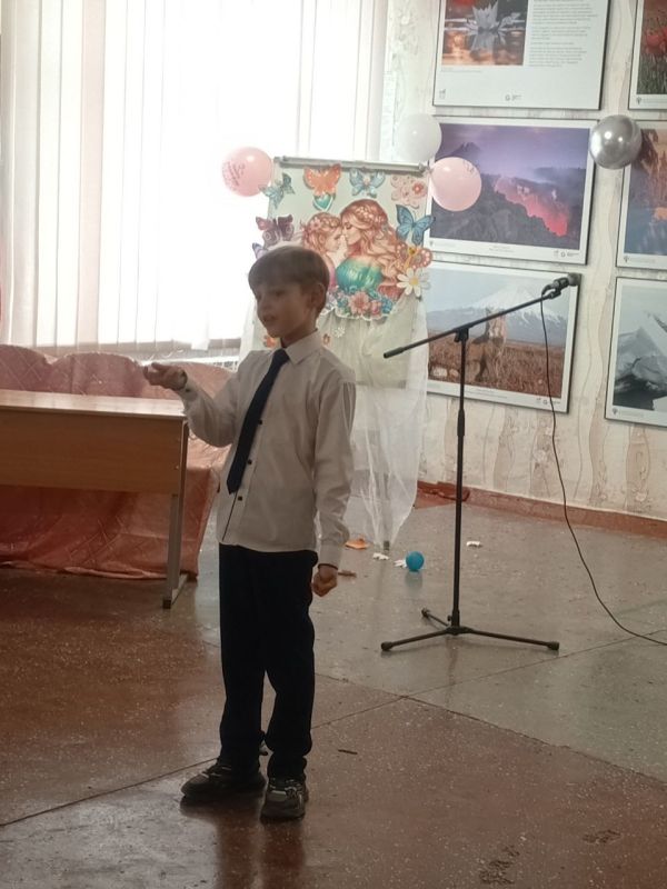 Мама — самое драгоценное и важное, что есть в жизни! Эти слова яркой шелковой лентой опаясали букет из песен, стихов и танцев, который сегодня подарили учащиеся Степановской школы своим мамам! И коллективы Степановского... Мама — самое драгоценное и важное, что есть в жизни! Эти слова яркой шелковой лентой опаясали букет из песен, стихов и танцев, который сегодня подарили учащиеся Степановской школы своим мамам! И коллективы Степановского...