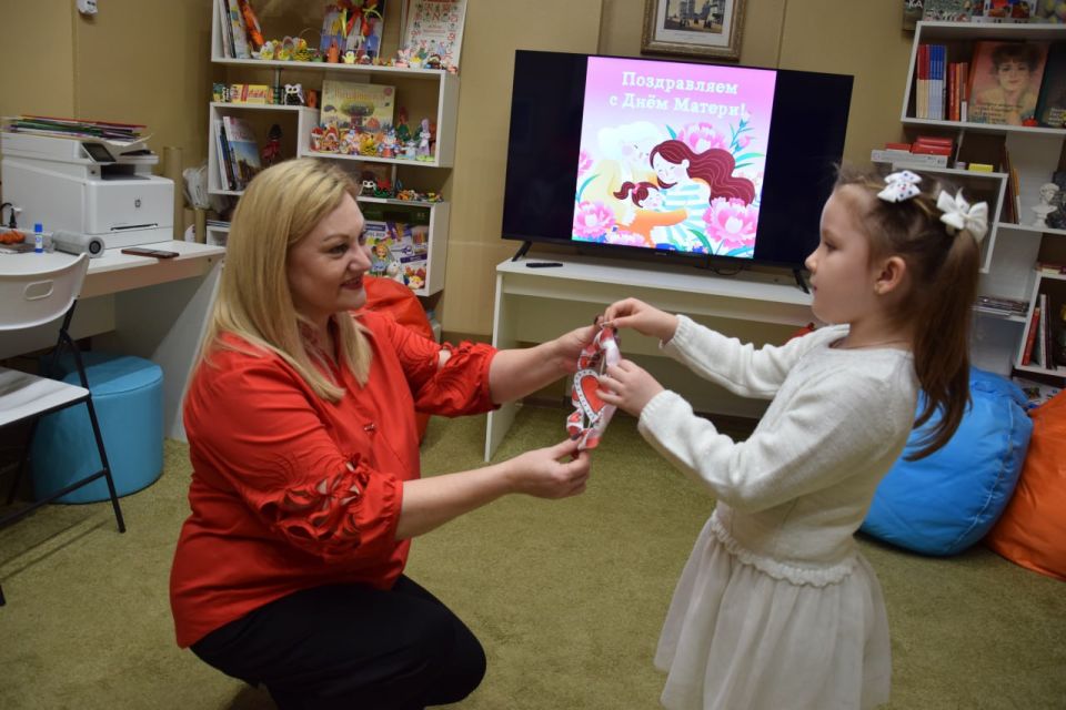 В Детском центре Токмакского краеведческого музея для старшей группы детского сада «Калинка» прошёл замечательный праздник — «День матери»! В Детском центре Токмакского краеведческого музея для старшей группы детского сада «Калинка» прошёл замечательный праздник — «День матери»!