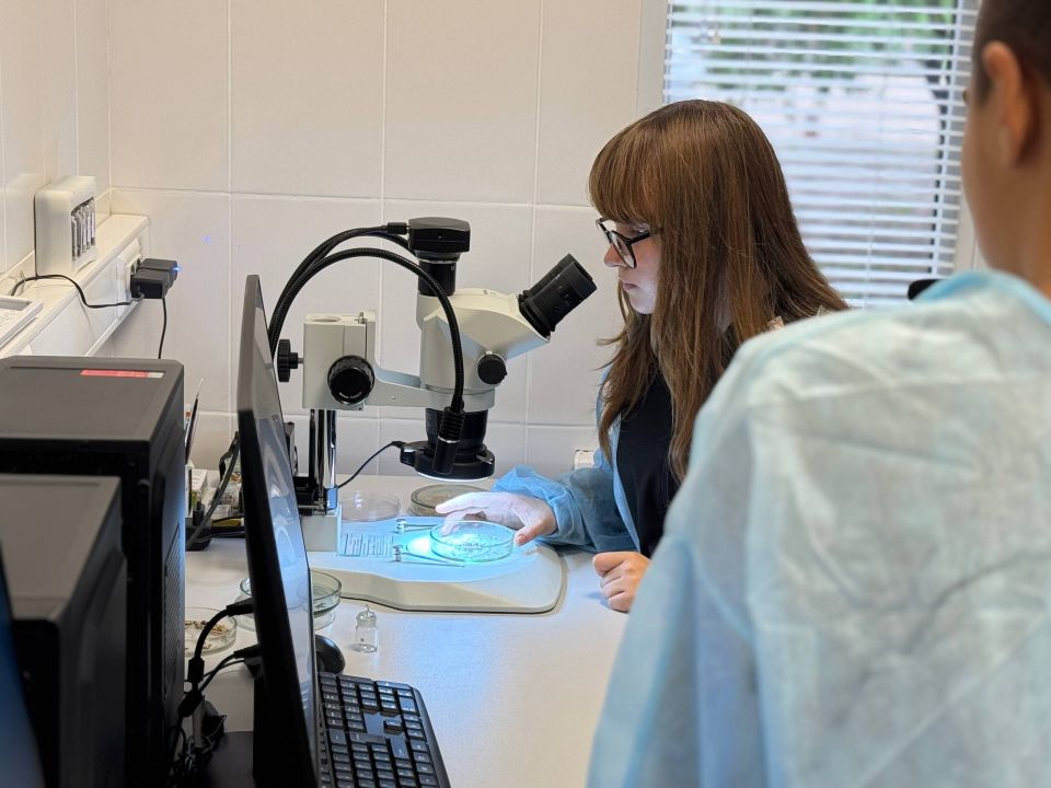 Школьники из Запорожской области посетили лабораторную базу в Крыму Школьники из Запорожской области посетили лабораторную базу в Крыму