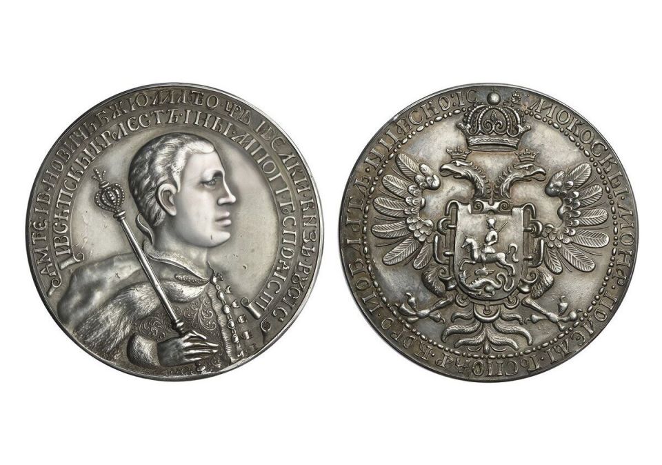 Всадник, орел, молот: как менялся российский герб Всадник, орел, молот: как менялся российский герб