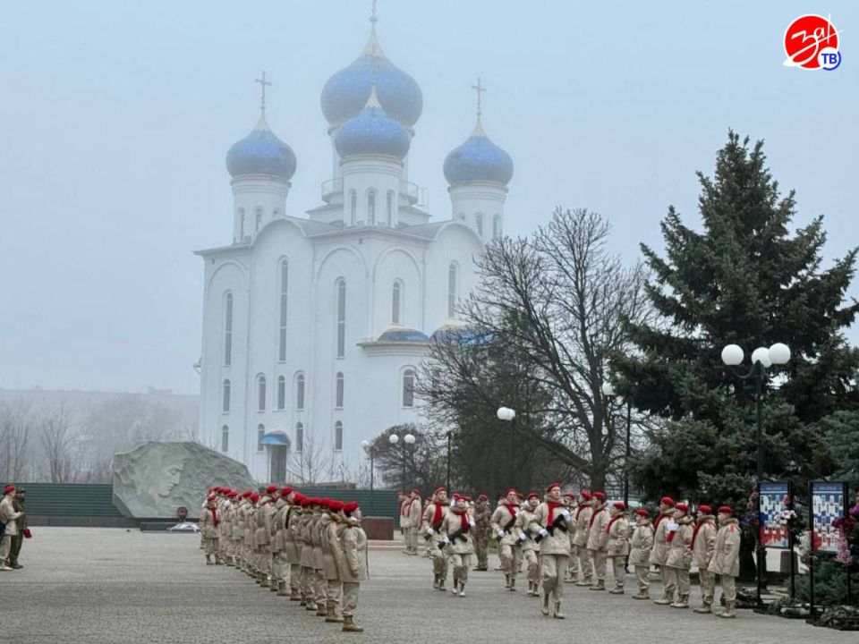 Делегации регионов посетили музей «Молодая Гвардия» и почтили память героев Делегации регионов посетили музей «Молодая Гвардия» и почтили память героев