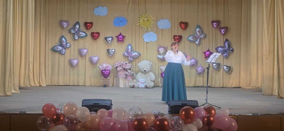 29 ноября в Надеждинском сельском Доме культуры прошёл трогательный праздничный концерт, посвящённый предстоящему Дню матери " Мама первое слово " 29 ноября в Надеждинском сельском Доме культуры прошёл трогательный праздничный концерт, посвящённый предстоящему Дню матери " Мама первое слово "