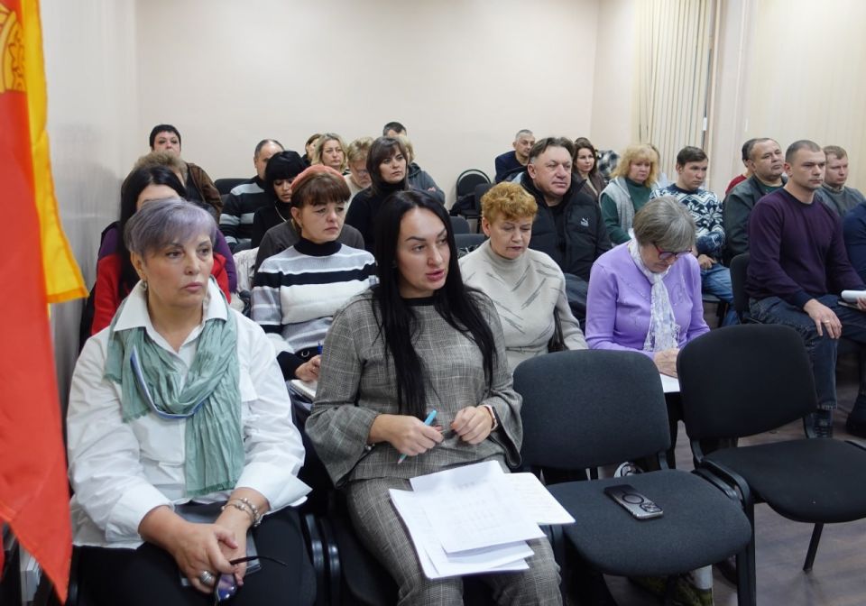 Глава Токмакского муниципального округа Александр Калмыков провел еженедельное рабочее совещание, в котором приняли участие Первый заместитель Председателя Правительства Пензенской области Виктор Кувайцев, заместители и... Глава Токмакского муниципального округа Александр Калмыков провел еженедельное рабочее совещание, в котором приняли участие Первый заместитель Председателя Правительства Пензенской области Виктор Кувайцев, заместители и...