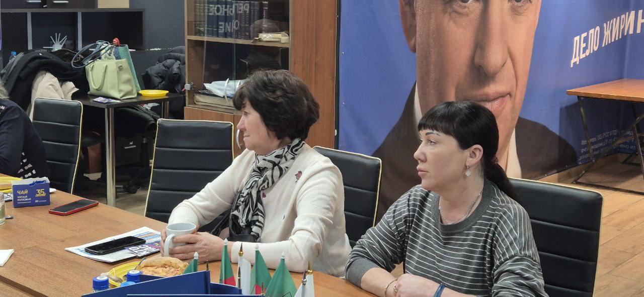 Круглый стол ЛДПР в Запорожской области: честный разговор за чашкой чая Круглый стол ЛДПР в Запорожской области: честный разговор за чашкой чая