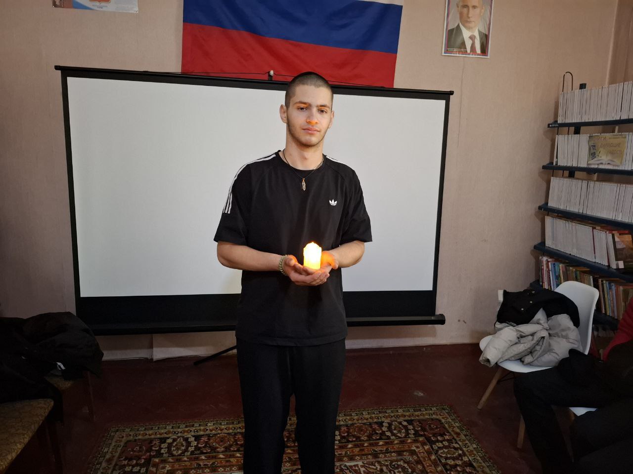 Сегодня в Богдановской сельской библиотеке прошёл информационный час " Я люблю тебя, Жизнь...", приуроченный ко Всемирному дню борьбы со СПИДом