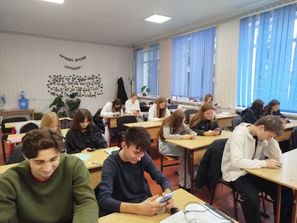 Ученики 9-11 классов Акимовской СОШ №27 стали участниками IV ежегодной Всероссийской просветительской акции «Военно-патриотический диктант-2025»