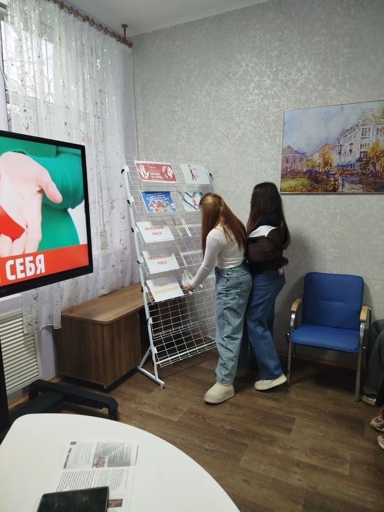 1 декабря – Всемирный день борьбы со СПИДом, который отмечается в большинстве стран мира и демонстрирует международную солидарность в борьбе с эпидемией ВИЧ/СПИДа 1 декабря – Всемирный день борьбы со СПИДом, который отмечается в большинстве стран мира и демонстрирует международную солидарность в борьбе с эпидемией ВИЧ/СПИДа