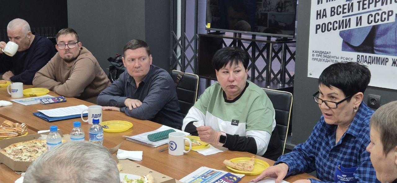 Круглый стол ЛДПР в Запорожской области: честный разговор за чашкой чая Круглый стол ЛДПР в Запорожской области: честный разговор за чашкой чая