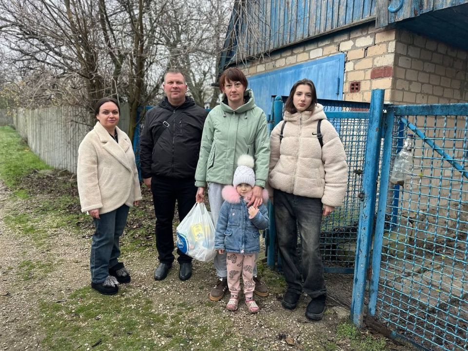 Депутаты «Единой России» в Васильевском районе провели благотворительную акцию ко Дню матери Депутаты «Единой России» в Васильевском районе провели благотворительную акцию ко Дню матери