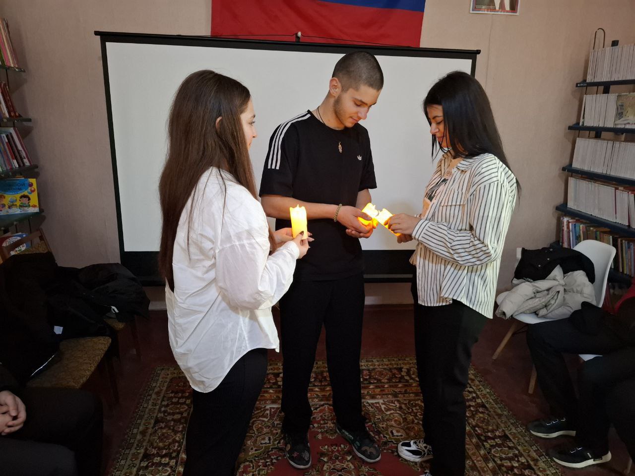 Сегодня в Богдановской сельской библиотеке прошёл информационный час " Я люблю тебя, Жизнь...", приуроченный ко Всемирному дню борьбы со СПИДом Сегодня в Богдановской сельской библиотеке прошёл информационный час " Я люблю тебя, Жизнь...", приуроченный ко Всемирному дню борьбы со СПИДом