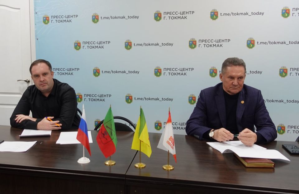 Глава Токмакского муниципального округа Александр Калмыков провел еженедельное рабочее совещание, в котором приняли участие Первый заместитель Председателя Правительства Пензенской области Виктор Кувайцев, заместители и... Глава Токмакского муниципального округа Александр Калмыков провел еженедельное рабочее совещание, в котором приняли участие Первый заместитель Председателя Правительства Пензенской области Виктор Кувайцев, заместители и...