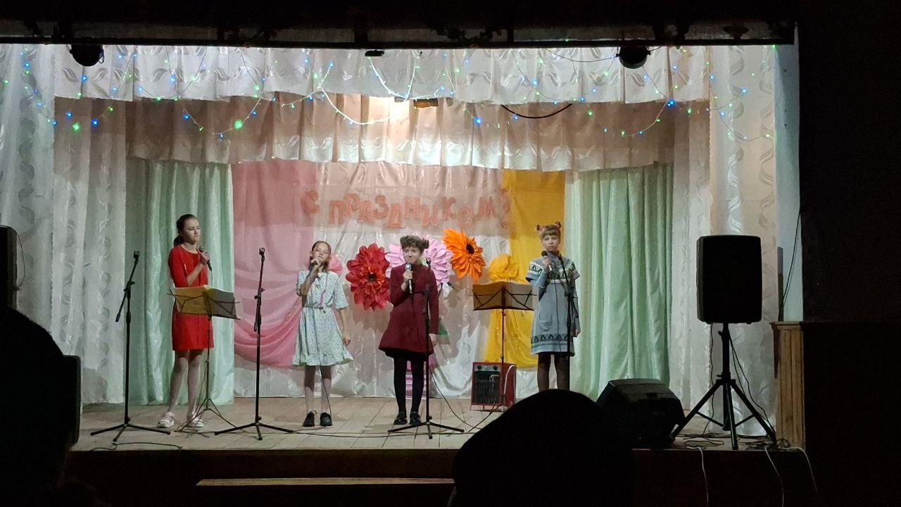 28 ноября в Новоконстантиновском сельском доме культуры состоялся праздничний концерт ко Дню Матери "Тепло твоих лучистых глаз" 28 ноября в Новоконстантиновском сельском доме культуры состоялся праздничний концерт ко Дню Матери "Тепло твоих лучистых глаз"