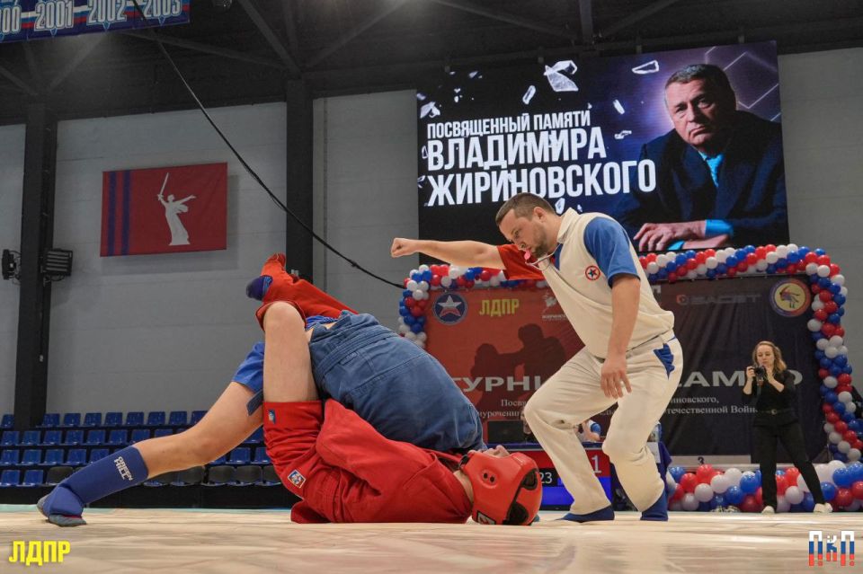Первый межрегиональный турнир по самбо в Волгограде - при поддержке Благотворительного фонда «Плечом к плечу» партии ЛДПР Первый межрегиональный турнир по самбо в Волгограде - при поддержке Благотворительного фонда «Плечом к плечу» партии ЛДПР