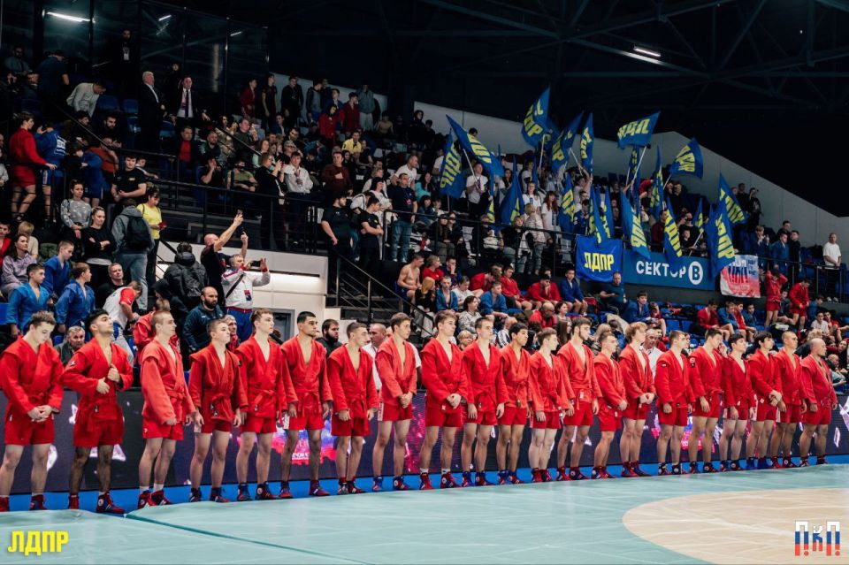 Первый межрегиональный турнир по самбо в Волгограде - при поддержке Благотворительного фонда «Плечом к плечу» партии ЛДПР Первый межрегиональный турнир по самбо в Волгограде - при поддержке Благотворительного фонда «Плечом к плечу» партии ЛДПР
