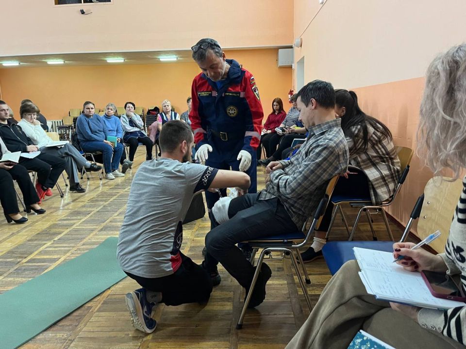 Добровольцы Запорожского регионального отделения ВСКС провели мастер-класс по оказанию первой помощи для сотрудников ГБУ ОО ЗО «Средняя общеобразовательная школа №11» города Бердянск Добровольцы Запорожского регионального отделения ВСКС провели мастер-класс по оказанию первой помощи для сотрудников ГБУ ОО ЗО «Средняя общеобразовательная школа №11» города Бердянск