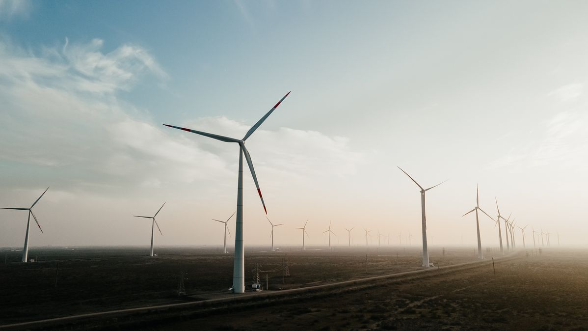 Первая очередь из 61 установки Новолакской ветроэлектростанции дала первые киловатты в единую сеть страны