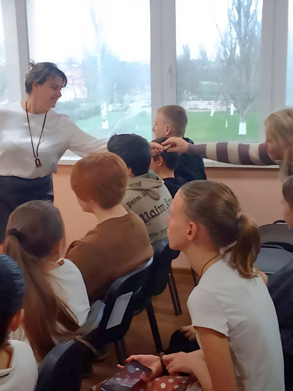 30 ноября в Александровском сельском доме культуры прошло тематическое мероприятие ко Дню Матери: «В ладонях матери — вся нежность мира» 30 ноября в Александровском сельском доме культуры прошло тематическое мероприятие ко Дню Матери: «В ладонях матери — вся нежность мира»