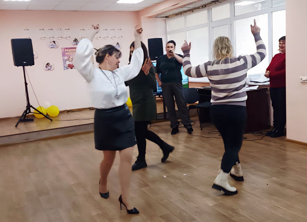 30 ноября в Александровском сельском доме культуры прошло тематическое мероприятие ко Дню Матери: «В ладонях матери — вся нежность мира» 30 ноября в Александровском сельском доме культуры прошло тематическое мероприятие ко Дню Матери: «В ладонях матери — вся нежность мира»