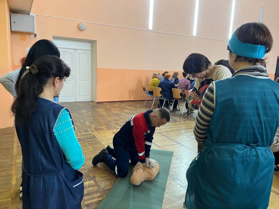 Добровольцы Запорожского регионального отделения ВСКС провели мастер-класс по оказанию первой помощи для сотрудников ГБУ ОО ЗО «Средняя общеобразовательная школа №11» города Бердянск Добровольцы Запорожского регионального отделения ВСКС провели мастер-класс по оказанию первой помощи для сотрудников ГБУ ОО ЗО «Средняя общеобразовательная школа №11» города Бердянск