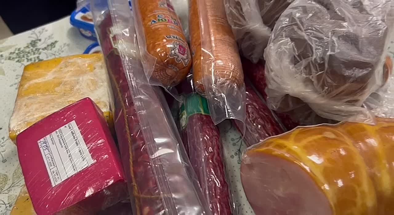 Анна Хорошун: В преддверии Дня инвалидов и Дня волонтеров вместе с депутатом Бердянского городского Совета Натальей Гавриловой, представительницей Бердянского мясокомбината, посетили общество инвалидов «Возрождение»!