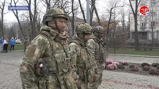 В День неизвестного солдата добровольцы движения «Волонтёры Победы» возложили цветы к мемориалу и провели акцию памяти