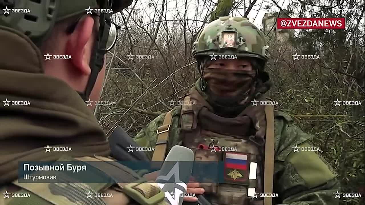 Всушники заставляли мирных жителей Доброполья ходить по минным полям, чтобы расчистить себе путь, рассказал "Звезде" штурмовик с позывным Буря