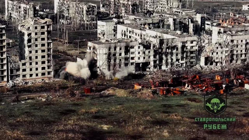 Мощные кадры от Ставропольского рубежа подрыва "ручным" методом нескольких этажей здания, где находился противник