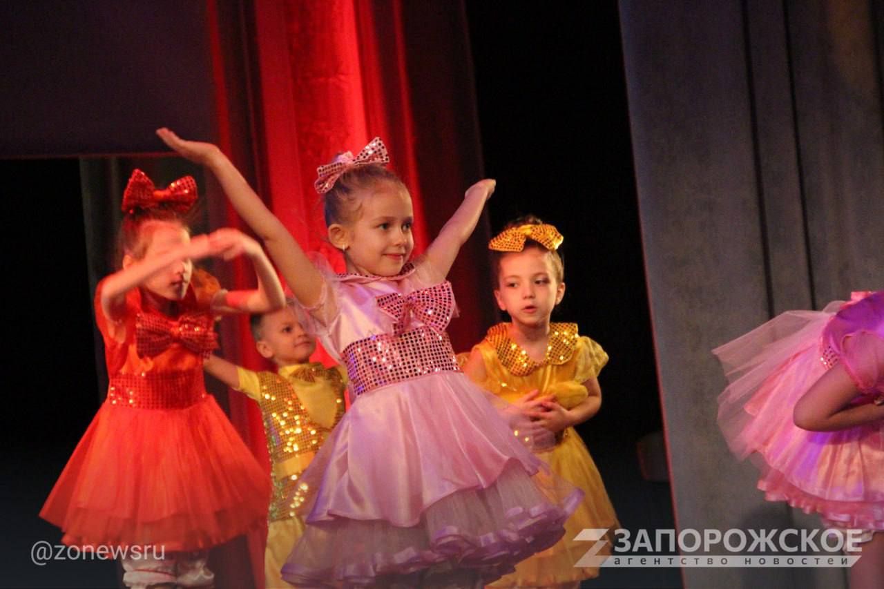 В Мелитополе вручили первые удостоверения многодетным семьям В Мелитополе вручили первые удостоверения многодетным семьям