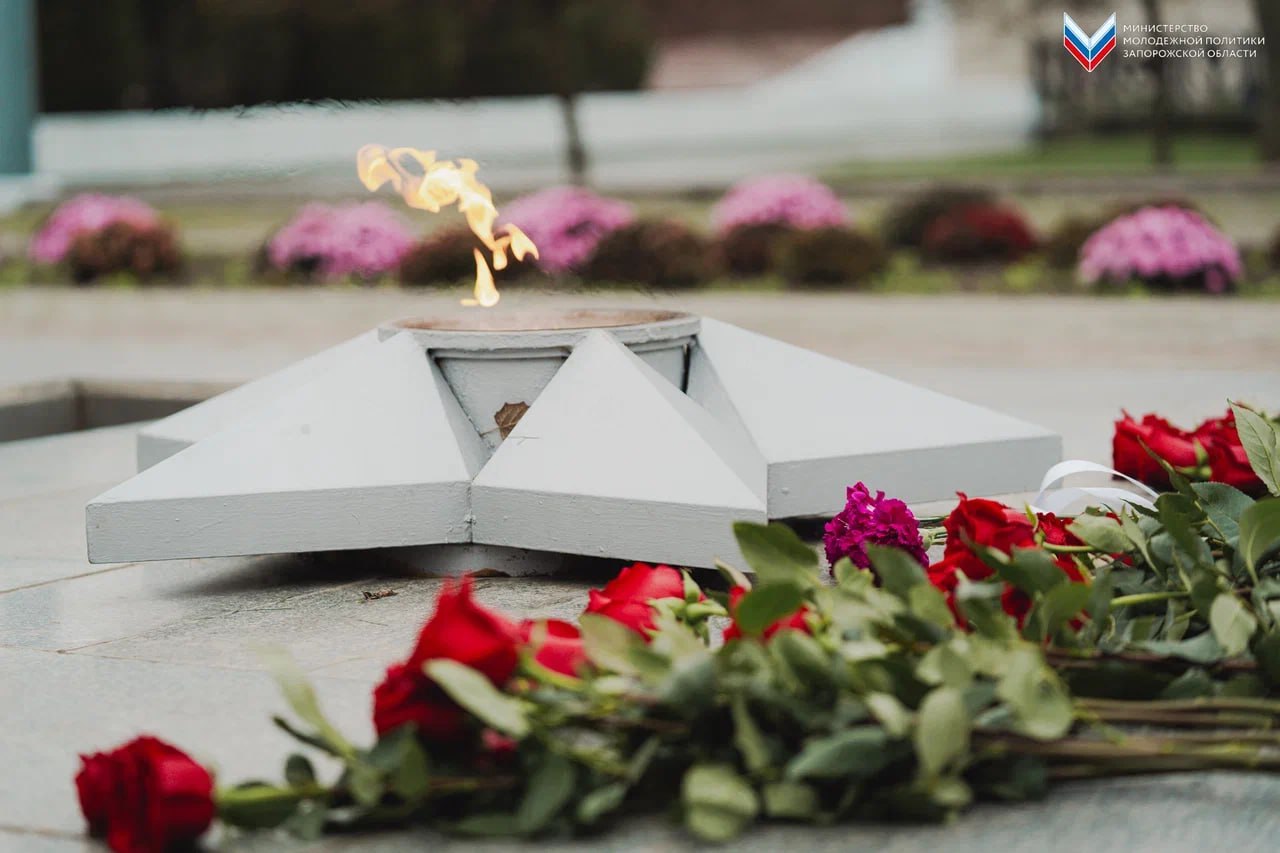 В День Неизвестного солдата в Мелитополе состоялось возложение цветов к Вечному огню В День Неизвестного солдата в Мелитополе состоялось возложение цветов к Вечному огню