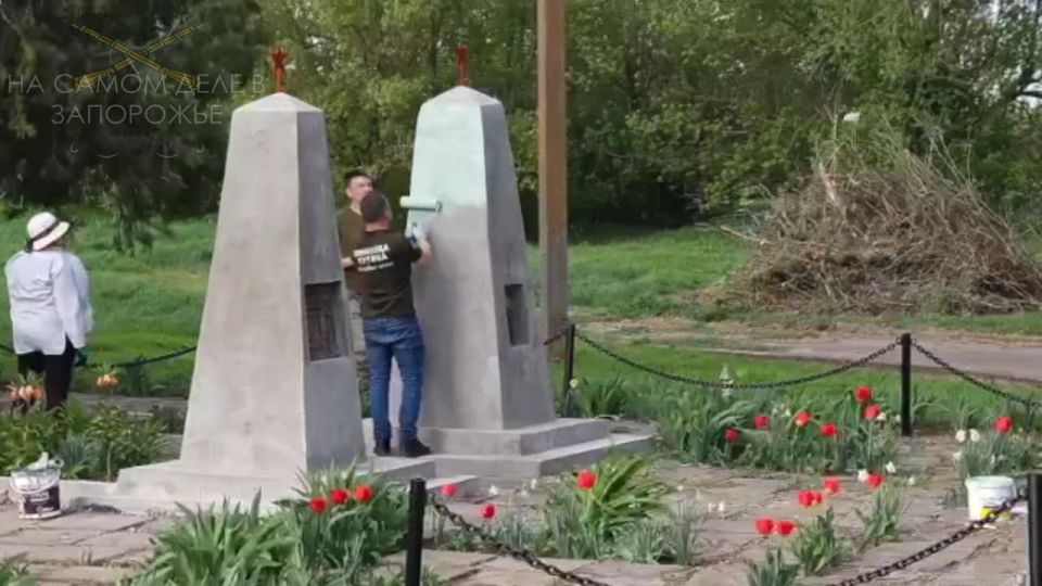 Ко Дню Неизвестного Солдата «Народный фронт» завершил реставрацию братской могилы в селе Десятилетие Октября Куйбышевского района Ко Дню Неизвестного Солдата «Народный фронт» завершил реставрацию братской могилы в селе Десятилетие Октября Куйбышевского района