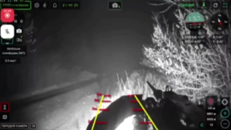 Наземный дрон противника так старательно пытался остановить нашу бронемашину, будто верил в силу самоуверенности