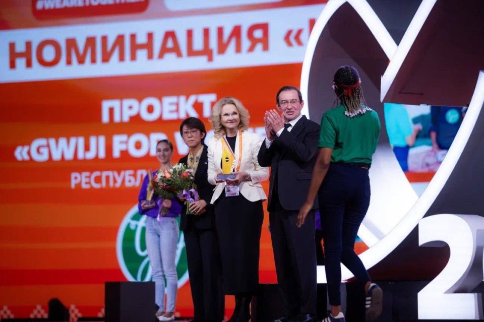 Статс-секретарь – заместитель Министра обороны РФ, председатель фонда «Защитники Отечества» Анна Цивилева приняла участие в церемонии награждения Международной премии #МЫВМЕСТЕ и вручила награды лауреатам номинации «Герои... Статс-секретарь – заместитель Министра обороны РФ, председатель фонда «Защитники Отечества» Анна Цивилева приняла участие в церемонии награждения Международной премии #МЫВМЕСТЕ и вручила награды лауреатам номинации «Герои...