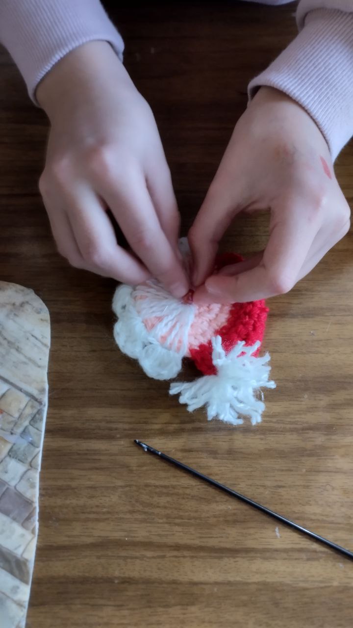 В Приазовском ДК на кружке "вязание крючком " начинаем готовиться к Новому году В Приазовском ДК на кружке "вязание крючком " начинаем готовиться к Новому году