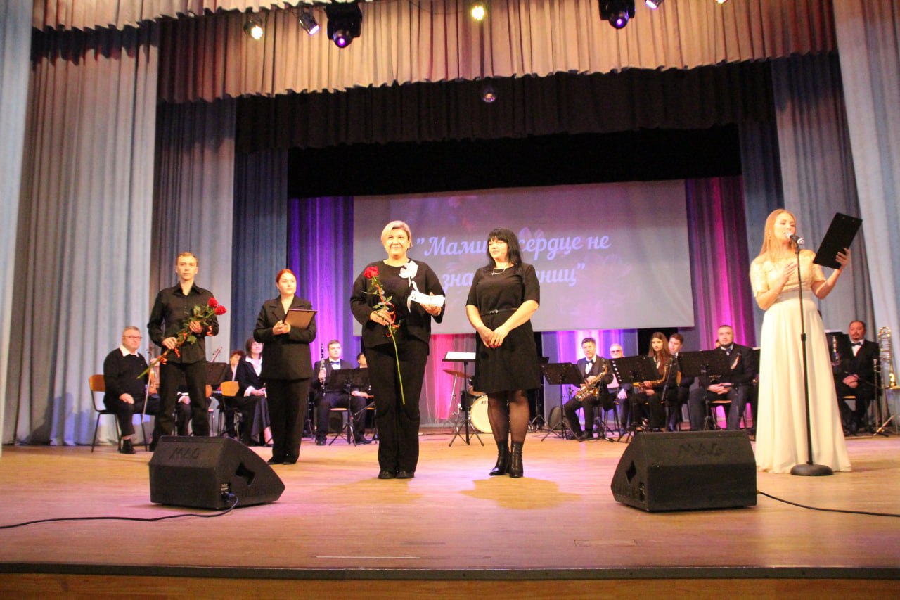 Праздничный концерт ко Дню матери прошел в Мелитополе Праздничный концерт ко Дню матери прошел в Мелитополе