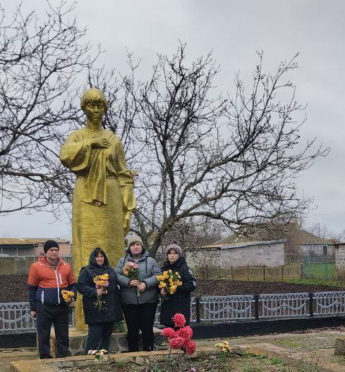 "ИМЯ ТВОЁ НЕИЗВЕСТНО, ПОДВИГ ТВОЙ БЕССМЕРТЕН" "ИМЯ ТВОЁ НЕИЗВЕСТНО, ПОДВИГ ТВОЙ БЕССМЕРТЕН"