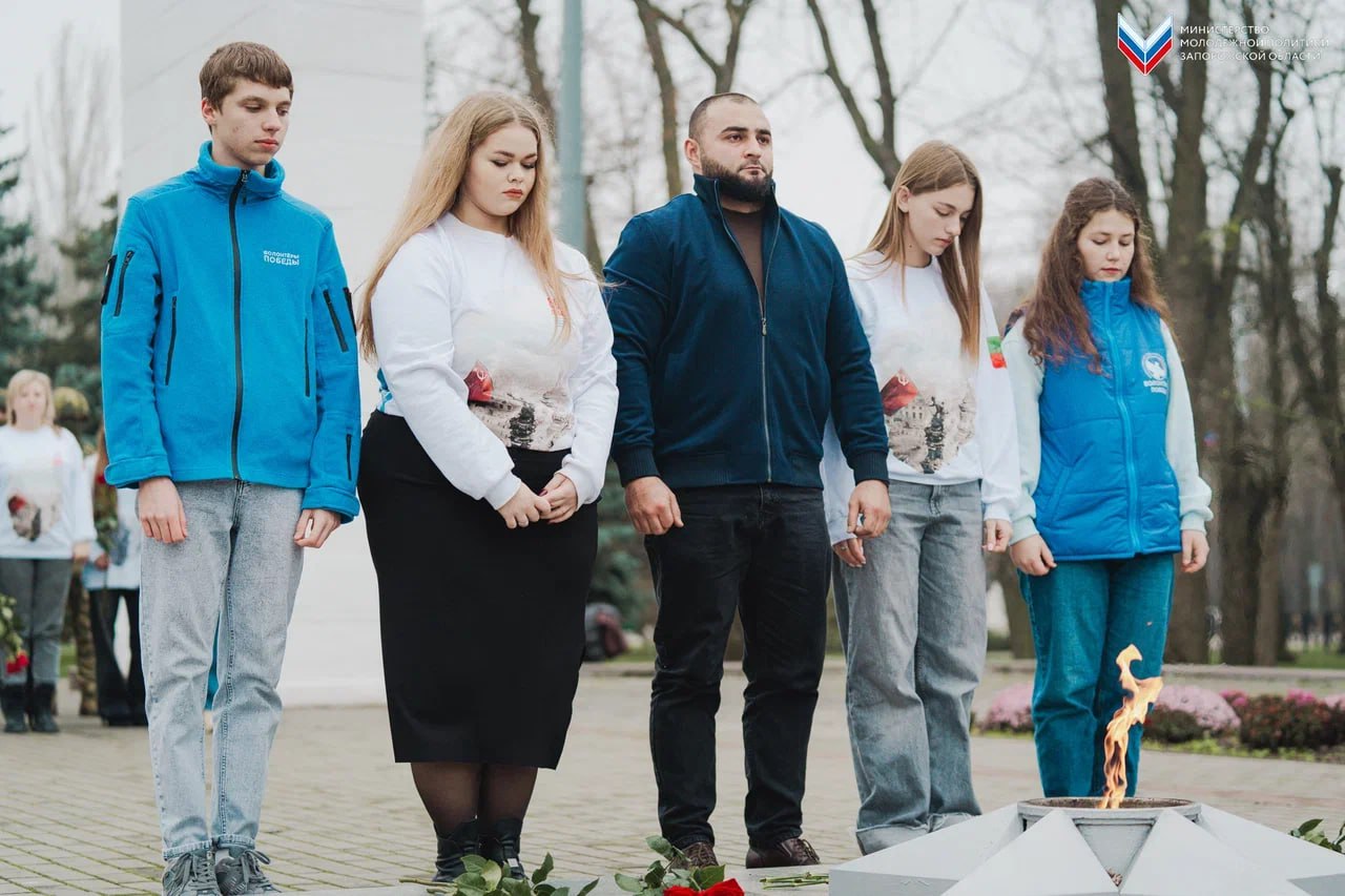 В День Неизвестного солдата в Мелитополе состоялось возложение цветов к Вечному огню В День Неизвестного солдата в Мелитополе состоялось возложение цветов к Вечному огню