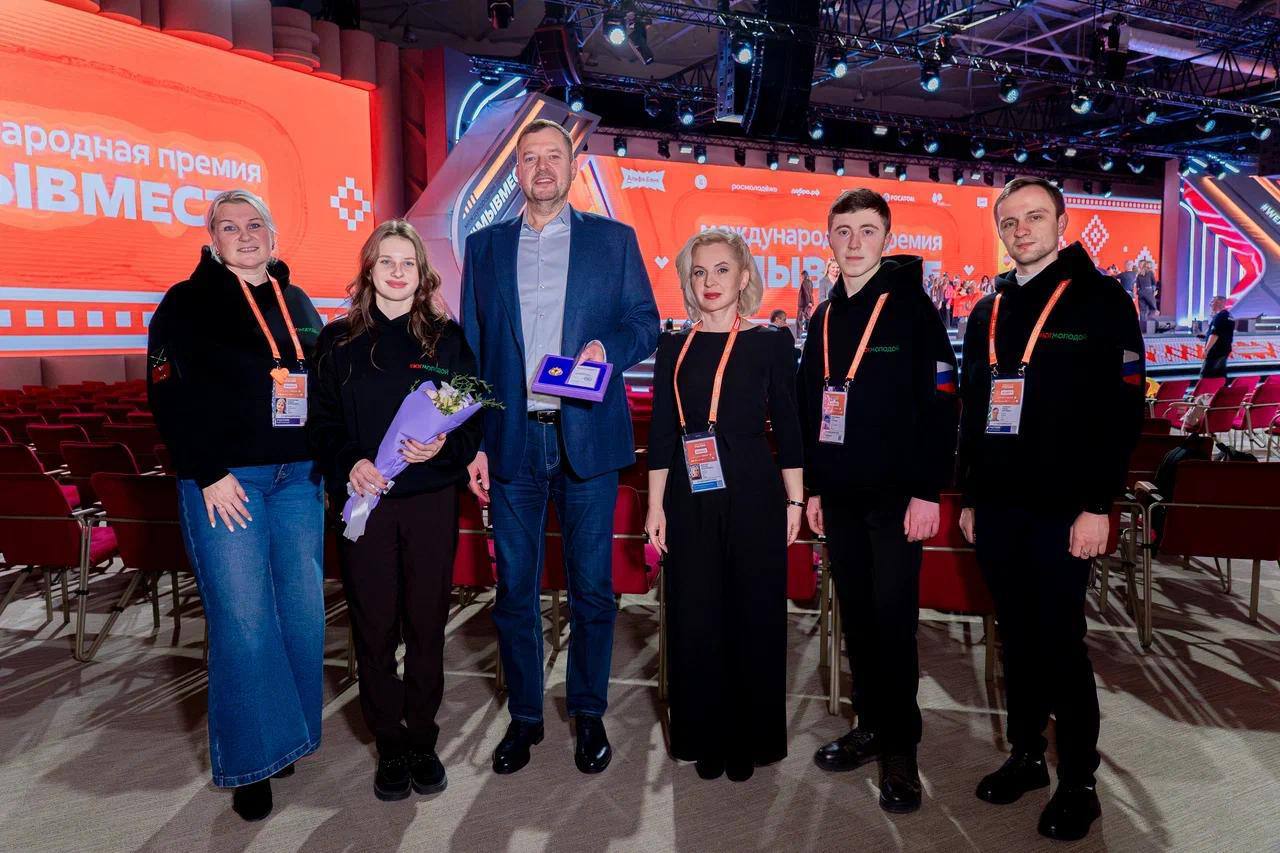 Евгений Балицкий: Заместитель Председателя Правительства Российской Федерации Татьяна Алексеевна Голикова вручила 25 волонтёрам страны нагрудный знак «Доброволец России» Евгений Балицкий: Заместитель Председателя Правительства Российской Федерации Татьяна Алексеевна Голикова вручила 25 волонтёрам страны нагрудный знак «Доброволец России»