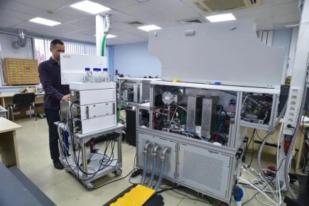 Тандемный трехквадрупольный масс-спектрометр и анализатор качества оптических деталей субнанометрового уровня