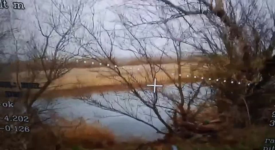 Кадры боевой работы дроноводов группировки войск "Восток" ВС РФ из Бурятии