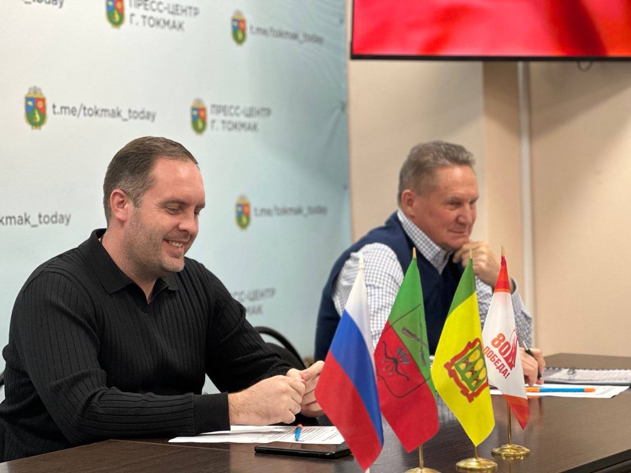 В Токмаке прошла встреча с активом округа по вопросам социально-экономического развития В Токмаке прошла встреча с активом округа по вопросам социально-экономического развития