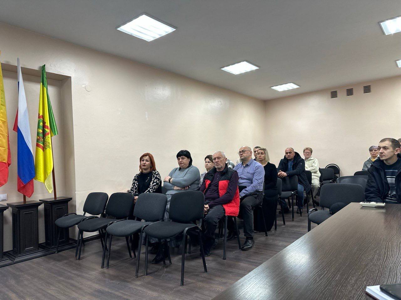 В Токмаке прошла встреча с активом округа по вопросам социально-экономического развития В Токмаке прошла встреча с активом округа по вопросам социально-экономического развития