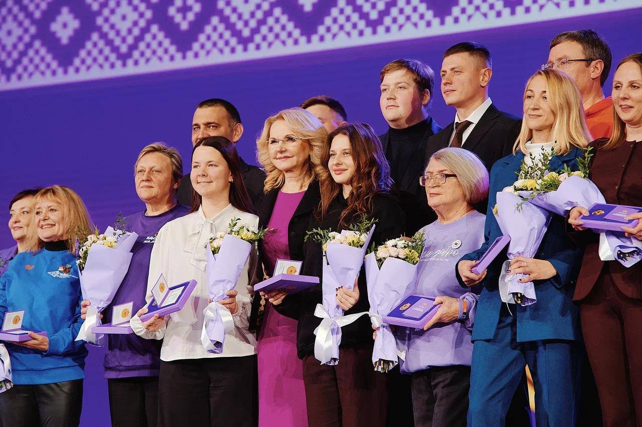 Евгений Балицкий: Заместитель Председателя Правительства Российской Федерации Татьяна Алексеевна Голикова вручила 25 волонтёрам страны нагрудный знак «Доброволец России» Евгений Балицкий: Заместитель Председателя Правительства Российской Федерации Татьяна Алексеевна Голикова вручила 25 волонтёрам страны нагрудный знак «Доброволец России»